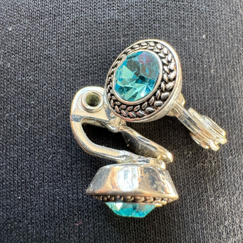 Vintage Women’s Nine West Holdings Clip On Earrings